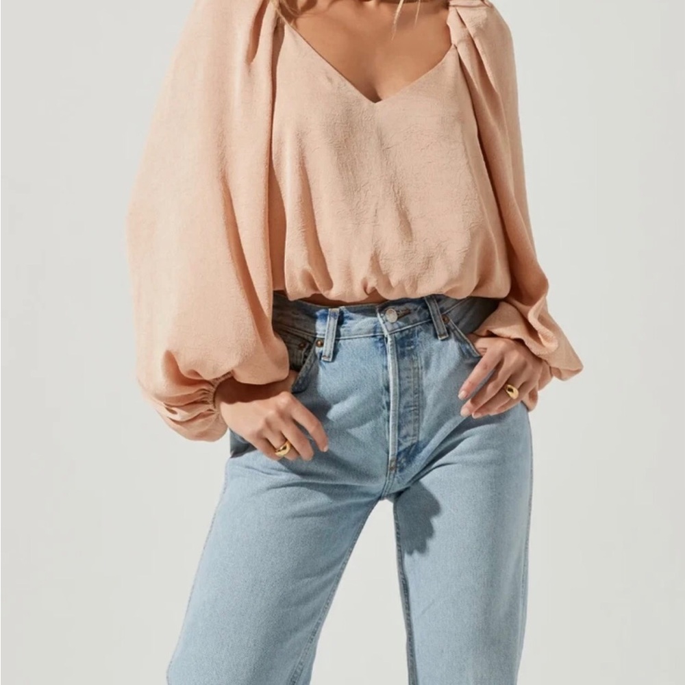 ASTR Peach V-Neck Balloon Sleeve Blouse Size XS